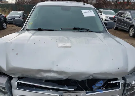 2011 Chevrolet Tahoe Lt z USA, uszkodzony, nr VIN 1GNSKBE01BR302006